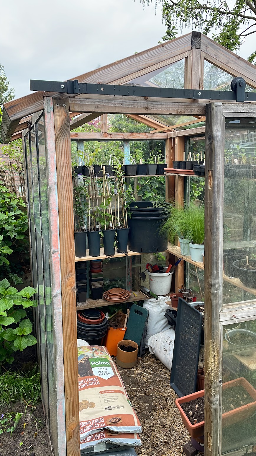 Tuinkas in hout en glas