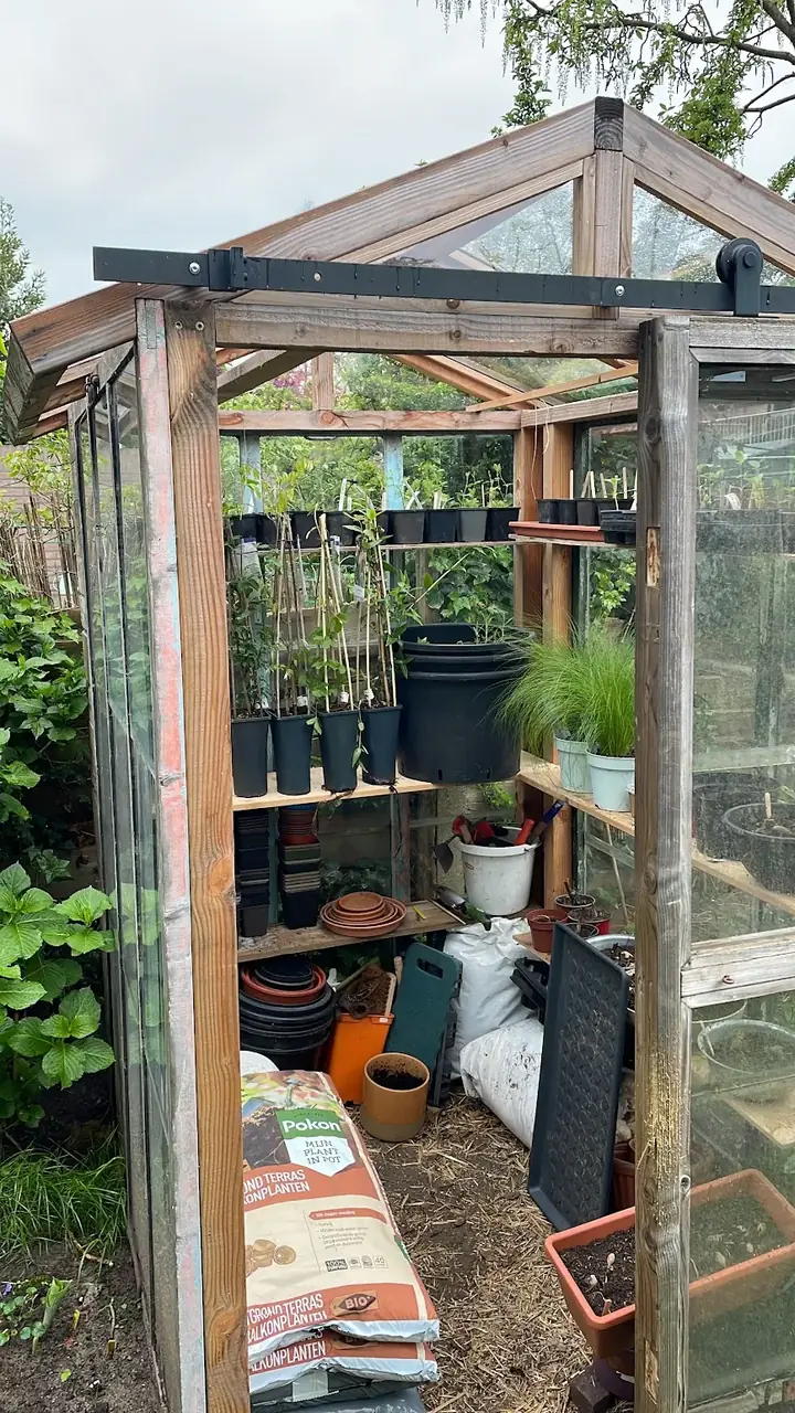 Tuinkas in hout en glas