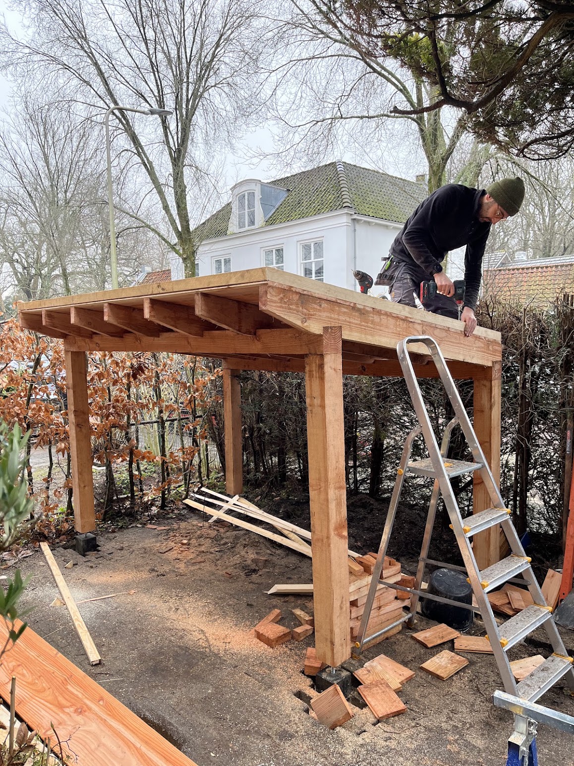 Douglas fietsenoverkapping in aanbouw
