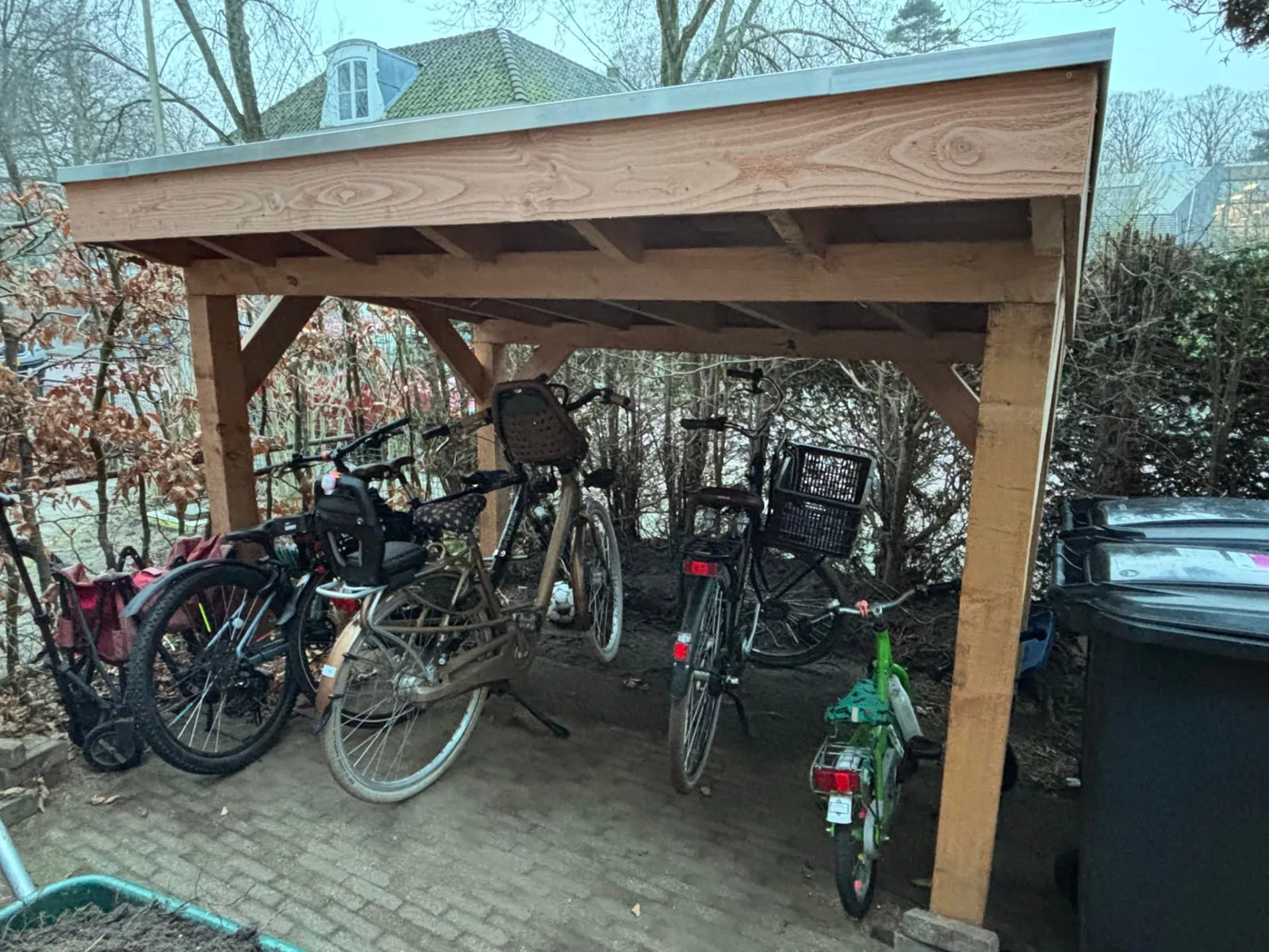 Douglas fietsenoverkapping